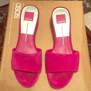 Pink heel slides 💕